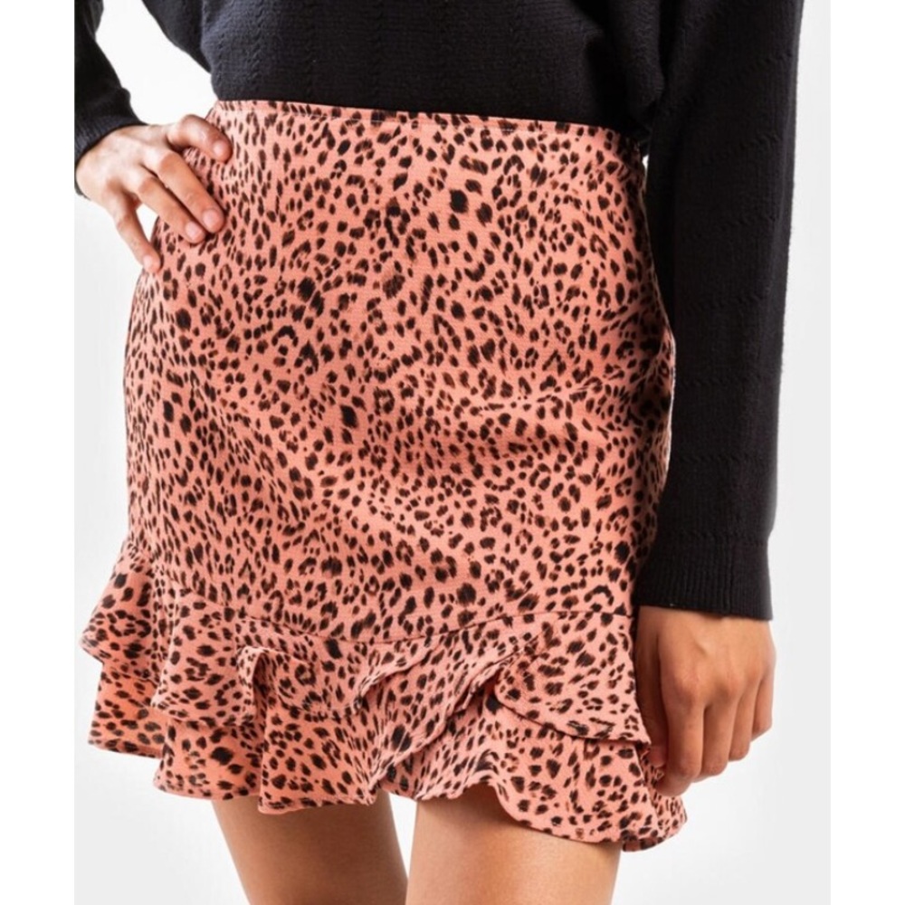 Francesca’s NWT Tiereddrop Rose Leopard Print Women’s Size L Lined Mini Skirt